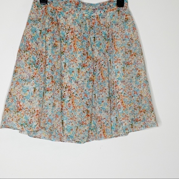 𝅺j. CREW Silk floral skirt. Size 0 - Picture 2 of 6